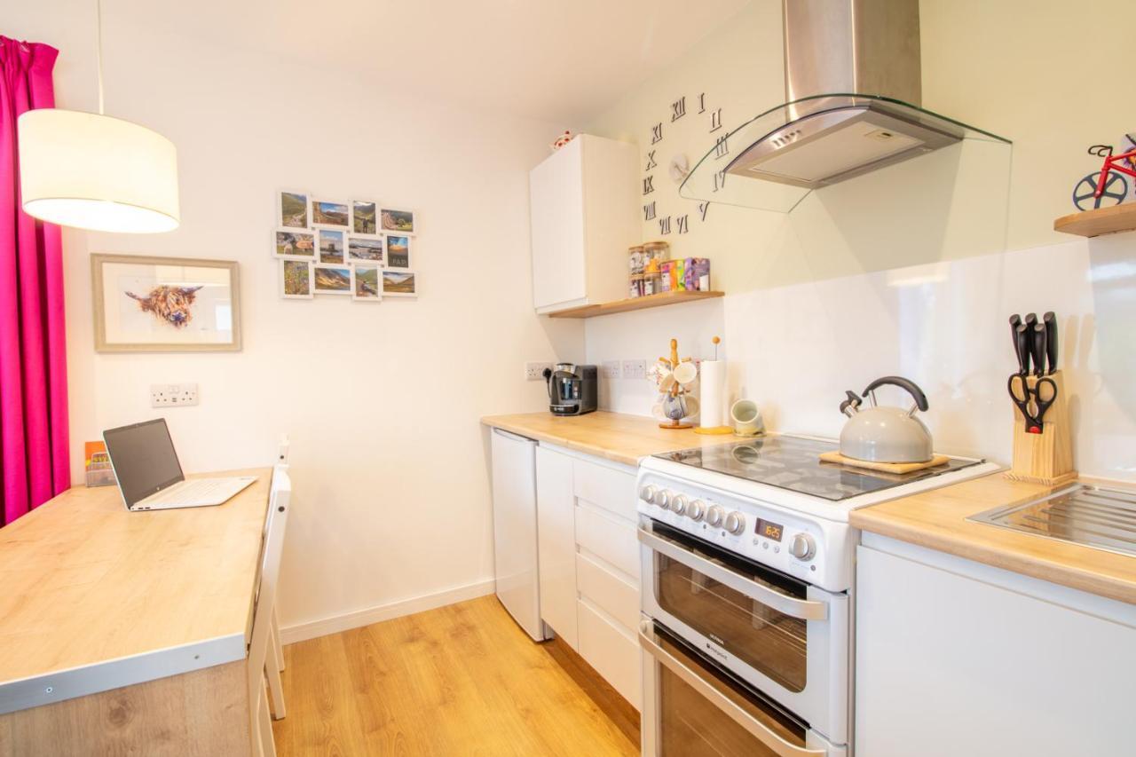 Allt Mor Rentals - Chalet With Hot Tub, And Studio Apartment No Hot Tub 로이브리지 외부 사진