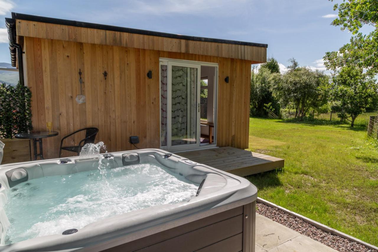 Allt Mor Rentals - Chalet With Hot Tub, And Studio Apartment No Hot Tub 로이브리지 외부 사진