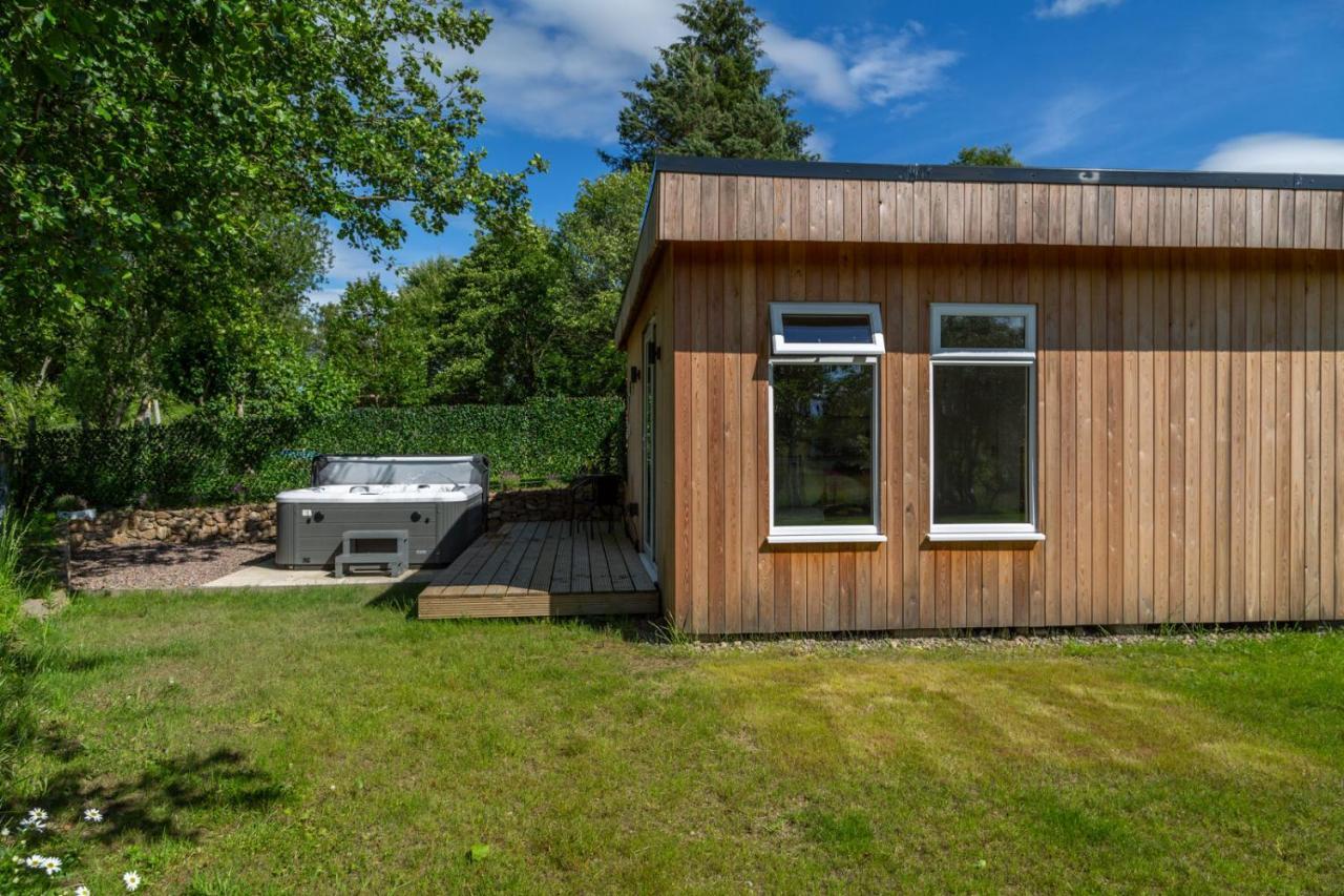 Allt Mor Rentals - Chalet With Hot Tub, And Studio Apartment No Hot Tub 로이브리지 외부 사진
