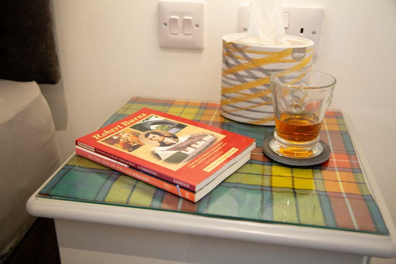 Allt Mor Rentals - Chalet With Hot Tub, And Studio Apartment No Hot Tub 로이브리지 외부 사진